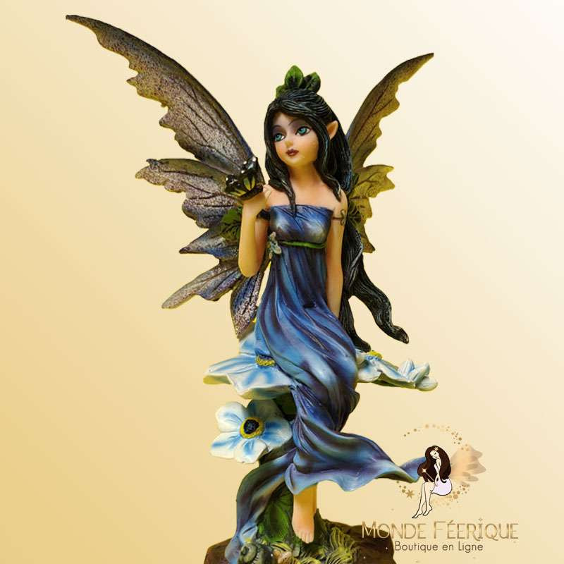 fée enfant avec papillon