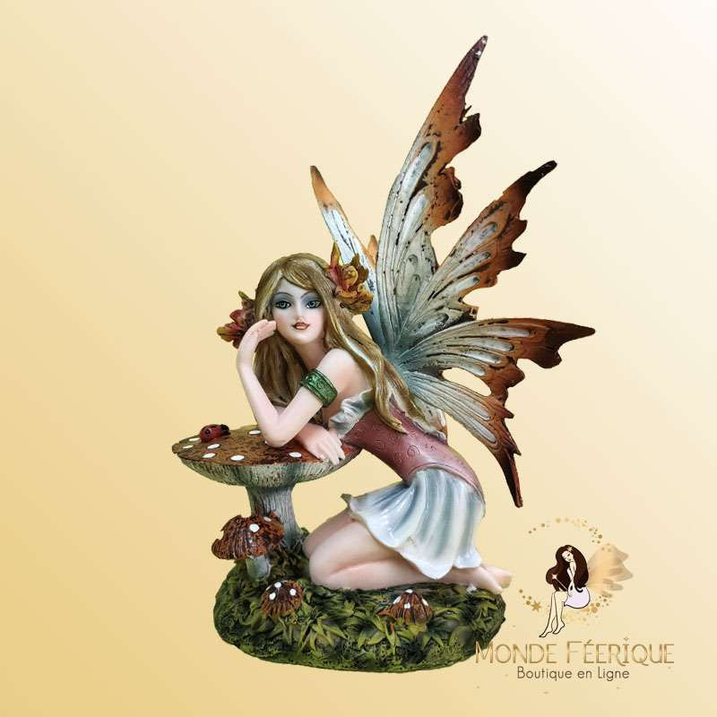 figurine de fée avec champignon