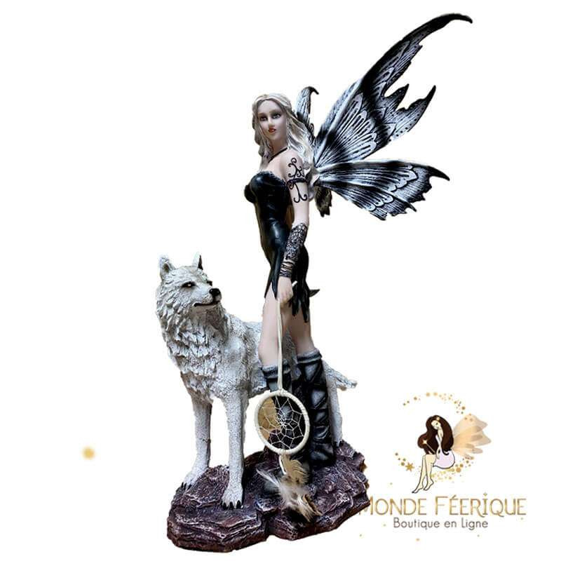 grande fee geante avec loup