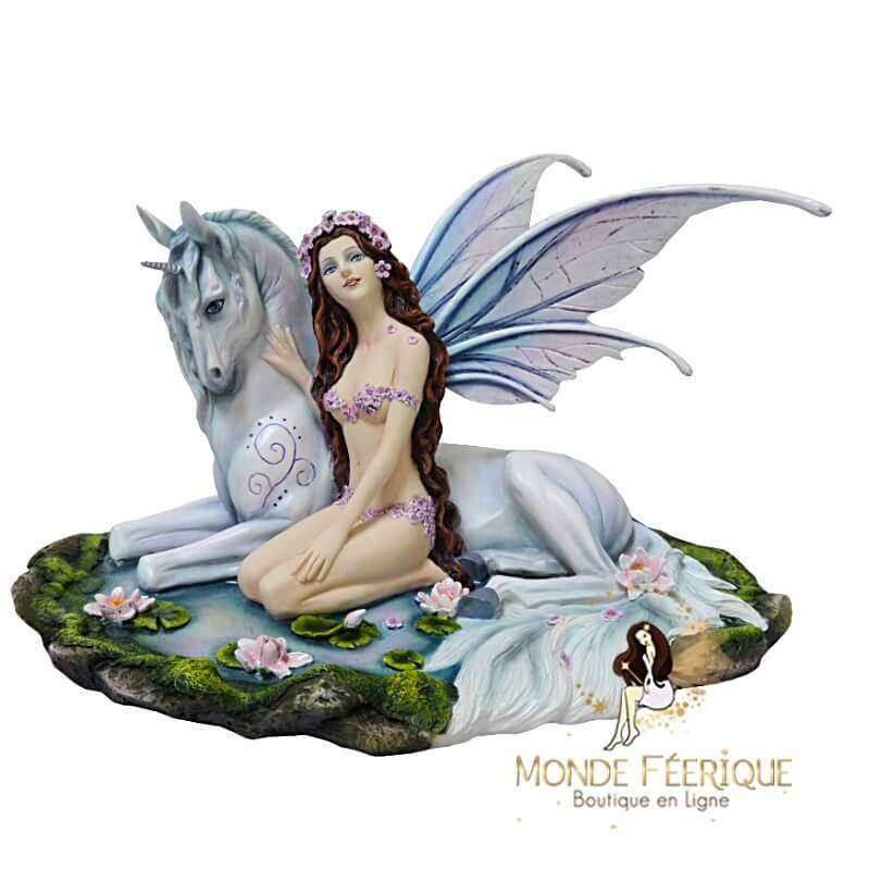  statue de fée avec licorne