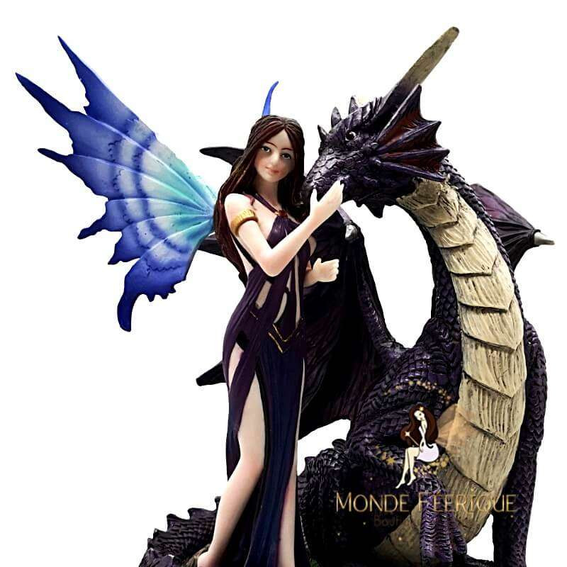 statuette de fee avec un dragon
