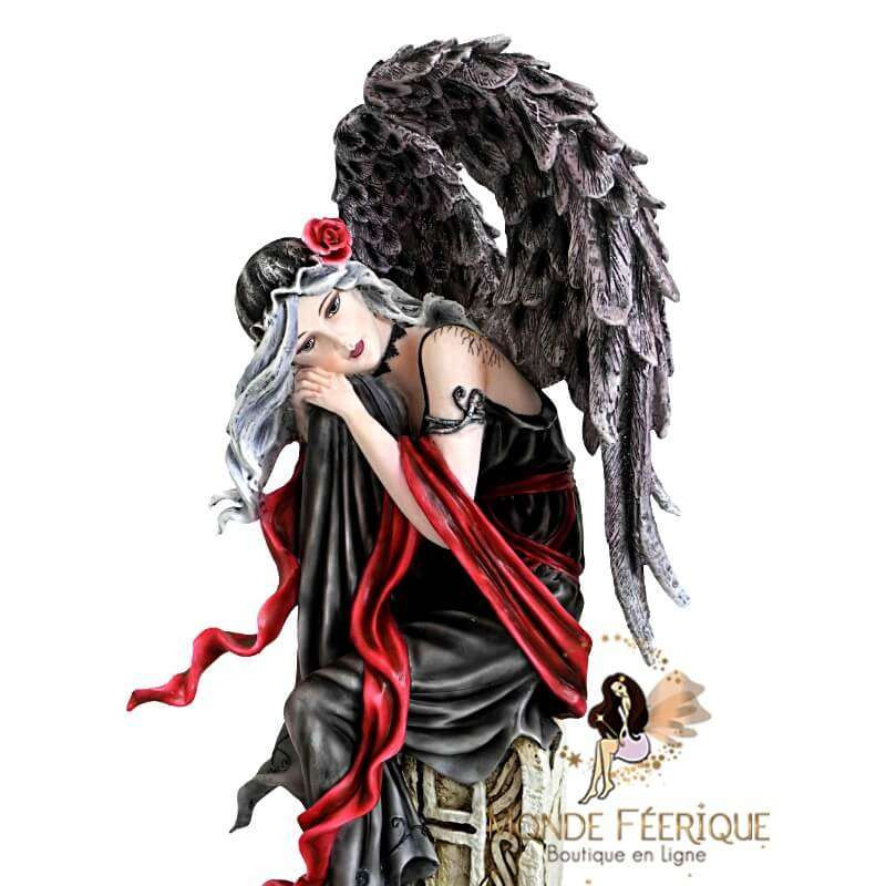 FIGURINE FEE GOTHIQUE