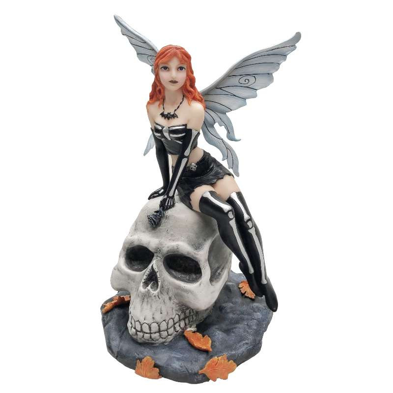 FEE AVEC TETE DE MORT