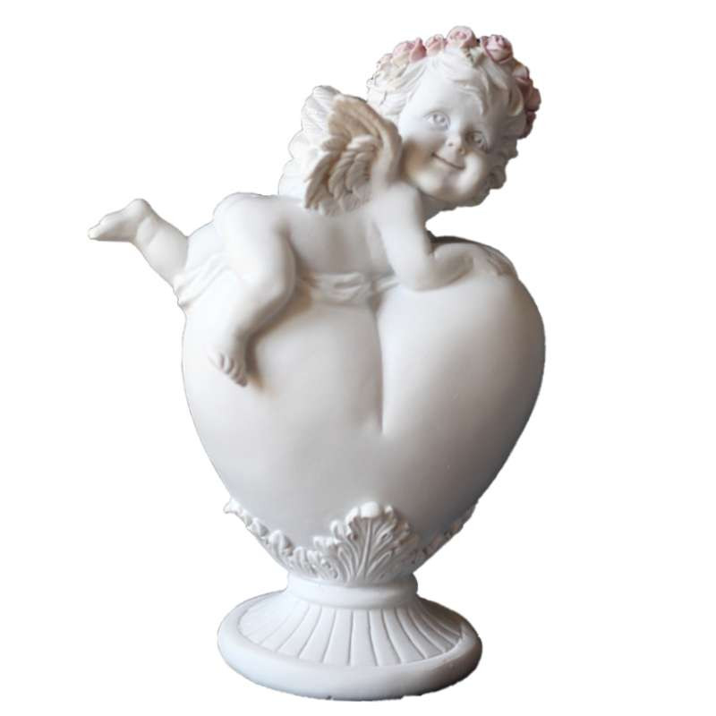 Statuette ange avec un gros coeur