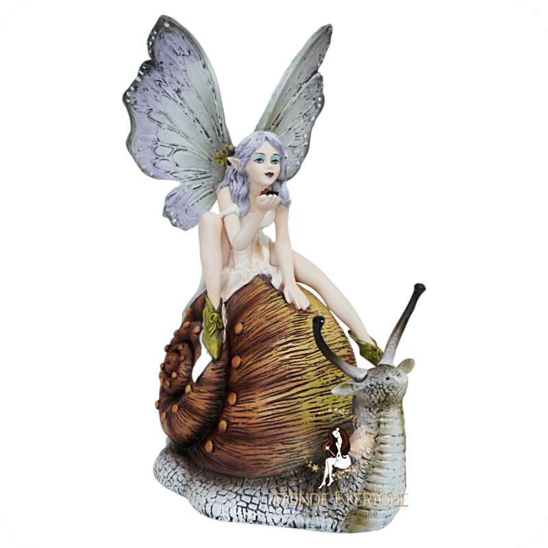 Figurine fée sur escargot géant