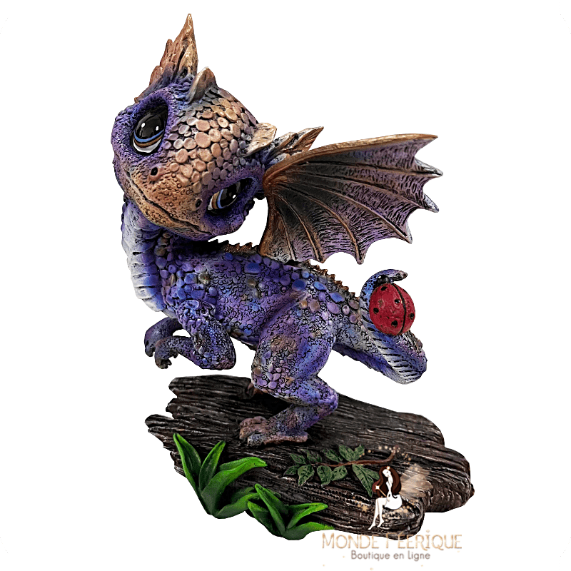Figurine de Bébé dragon violet avec Coccinelle
