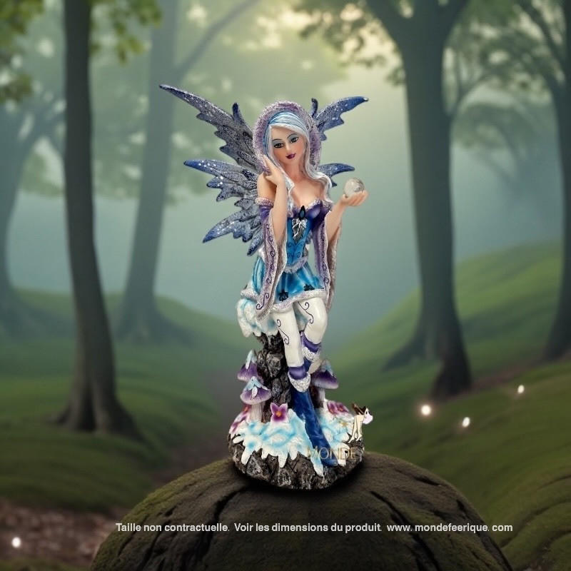 Statuette de Fée pour décorer avec une boule de cristal.