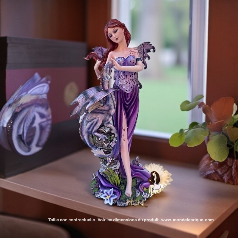 Fée debout avec un dragon - Modèle de fées pour décorer