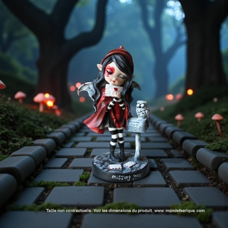 Petite fée type lutin de couleur rouge Avec une lettre d'Amour et une chouette