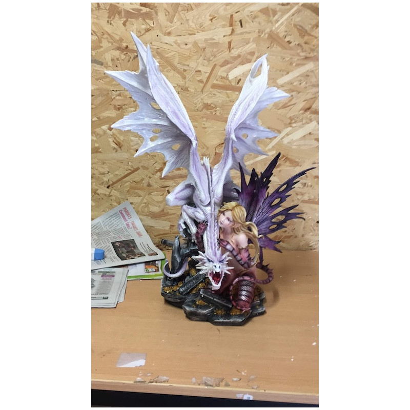 Statue de fée Géante avec  un Dragon - Ou trouver des Fées