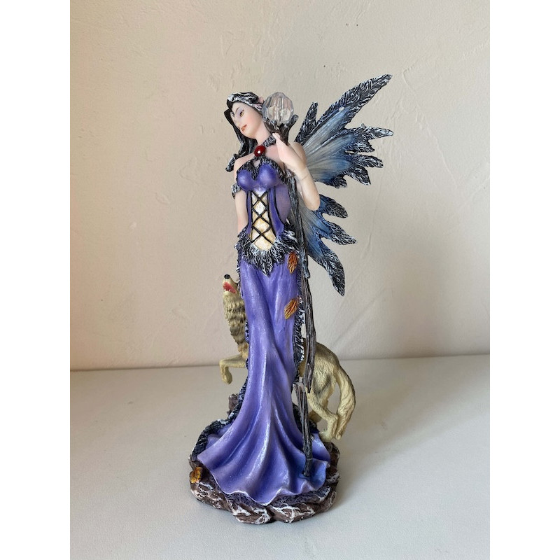 Fée avec un loup - Boutique de figurines de fées