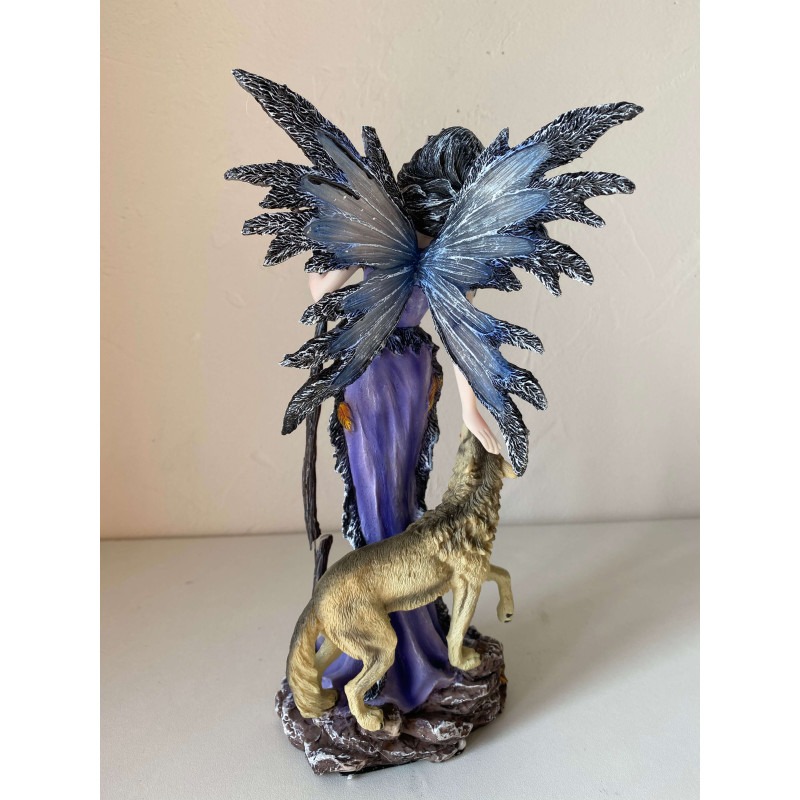 Fée avec un loup - Boutique de figurines de fées
