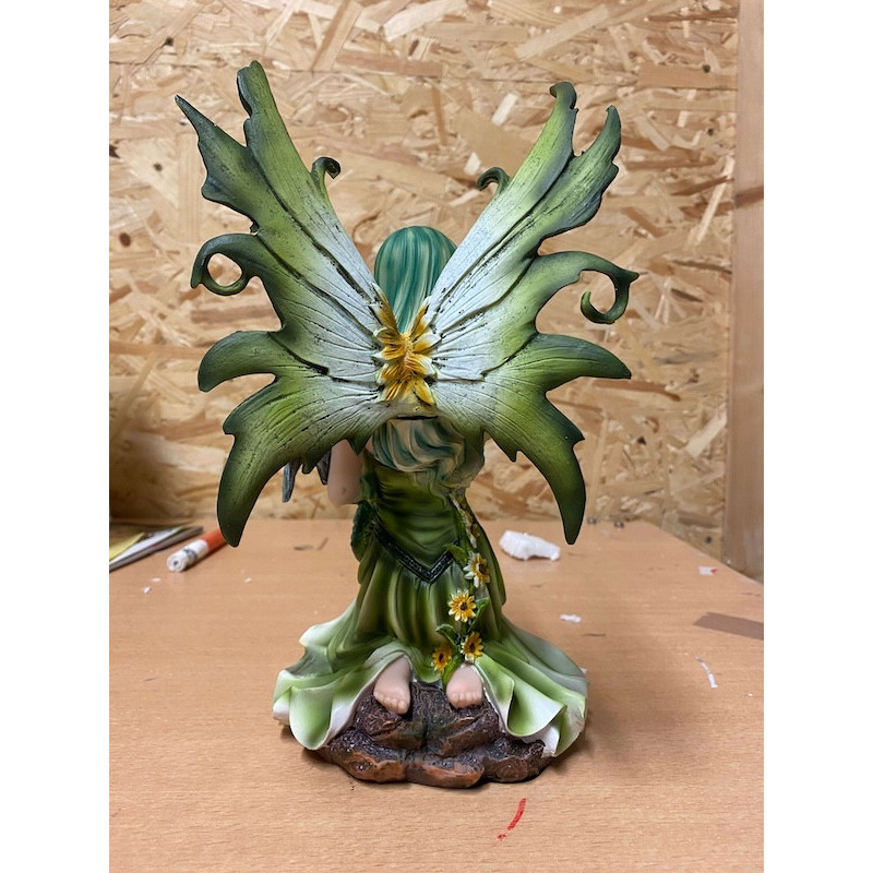 Statuette de Fée avec un dragon dans les tons verts à collectionner