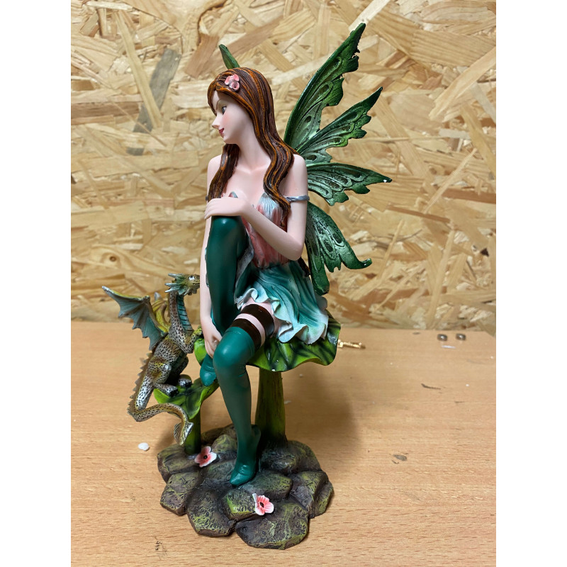 Statuettes de Fées pas cher avec un Dragon - Fée de décoration