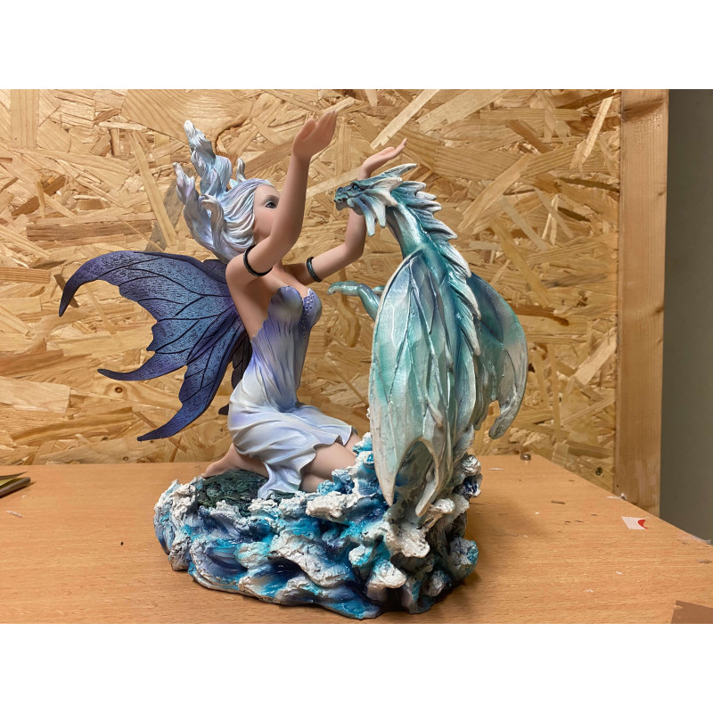 Figurine - statuette fée sur boule de verre bleue - Maison