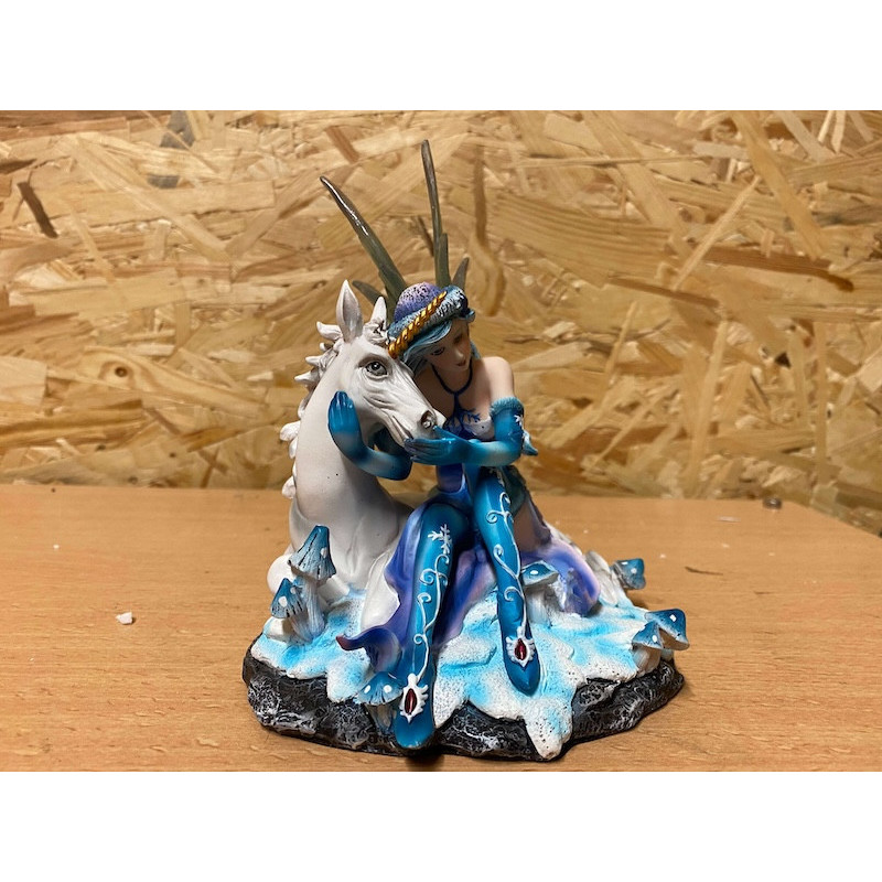 Fée décorative avec une licorne - Figurine de fée avec licorne - Statue Fée Licorne