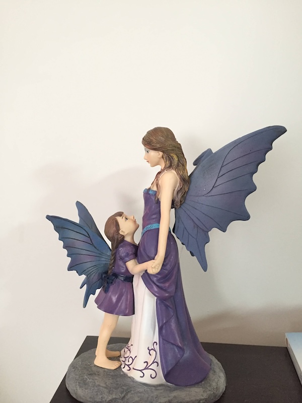 Figurine de fee avec enfant